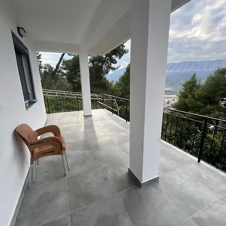 Pine Hill Villa Berat