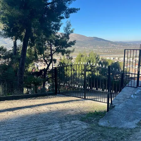 فيلة Pine Hill