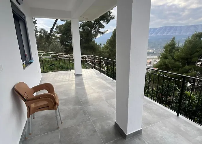 Pine Hill Villa Berat